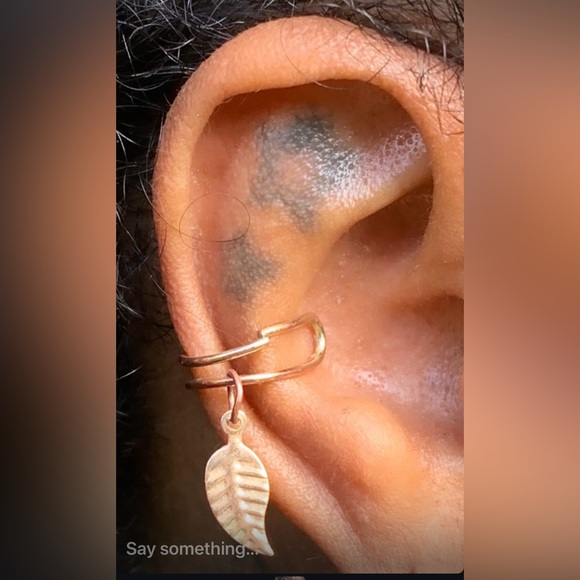 Ear Cuff Leaf Charm earring (single)
(New) - Picture 3 of 3